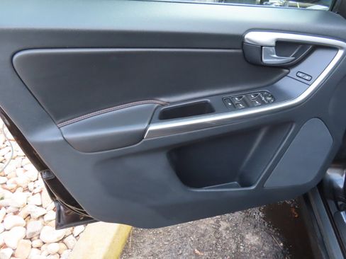 Used 2017 Volvo XC60 T5 Dynamic w/ Preferred Option Package image 10