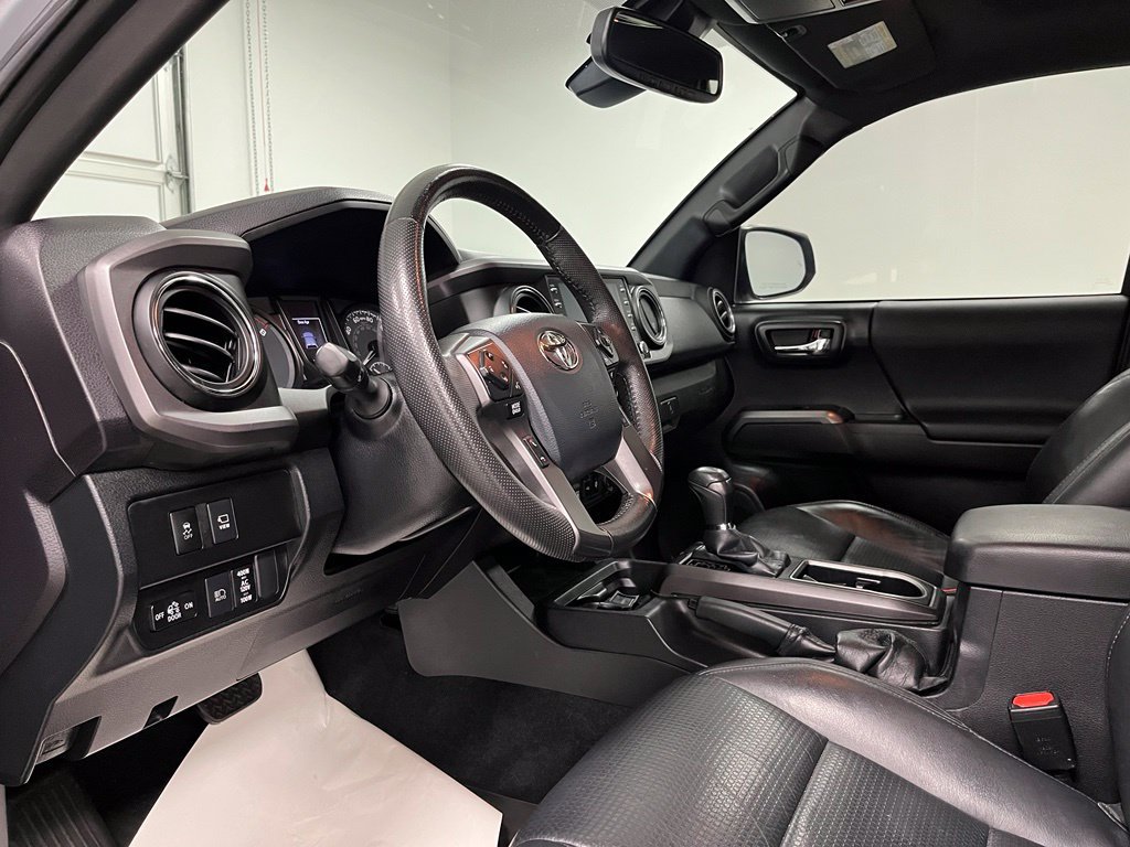 Used 2020 Toyota Tacoma TRD Sport w/ TRD Premium Sport Package AWD/4WD image 22