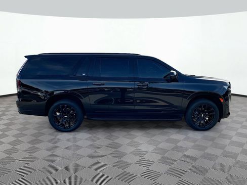 Used 2024 Cadillac Escalade ESV Sport w/ LPO, ONYX Package AWD/4WD image 4