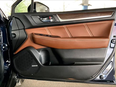 Used 2018 Subaru Outback 3.6R Touring image 23