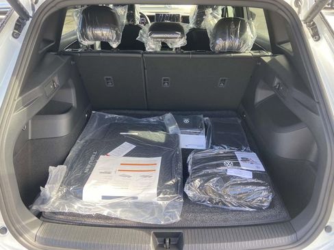 New 2026 Volkswagen Tiguan SE R-Line FWD image 10