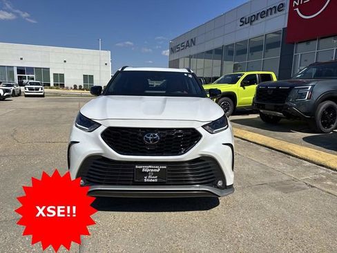 Used 2023 Toyota Highlander XSE image 2