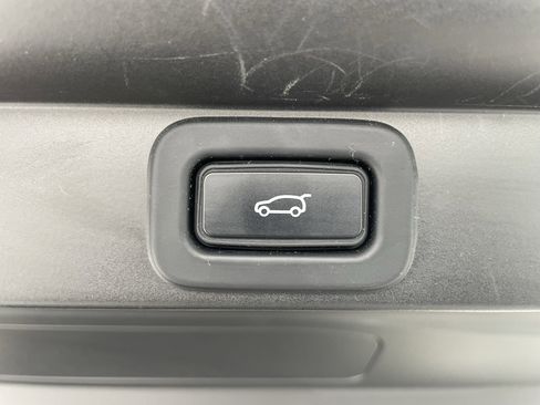 Used 2023 Land Rover Range Rover SE image 38