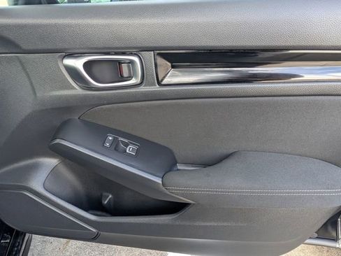 Used 2025 Honda Civic Sport image 33