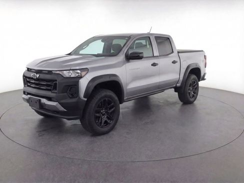 Used 2024 Chevrolet Colorado Trail Boss image 3