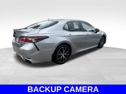 Used 2024 Toyota Camry SE image 4