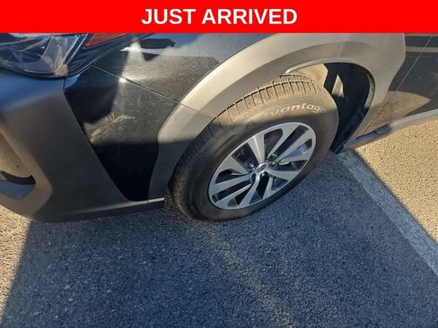 Used 2025 Subaru Outback Premium AWD/4WD image 3