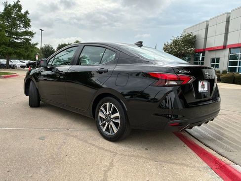 Used 2025 Nissan Versa SV FWD image 8