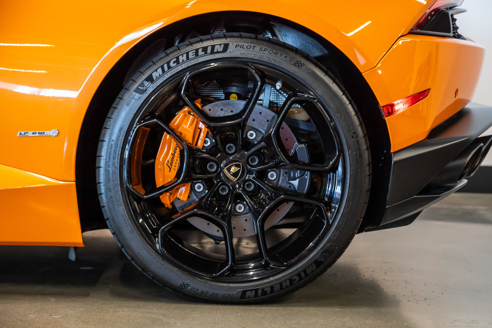 Used 2015 Lamborghini Huracan LP 610-4 AWD/4WD image 19