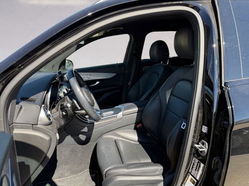 Used 2022 Mercedes-Benz GLC 300 image 9