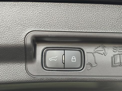 Used 2022 Ford Explorer Limited AWD/4WD image 16