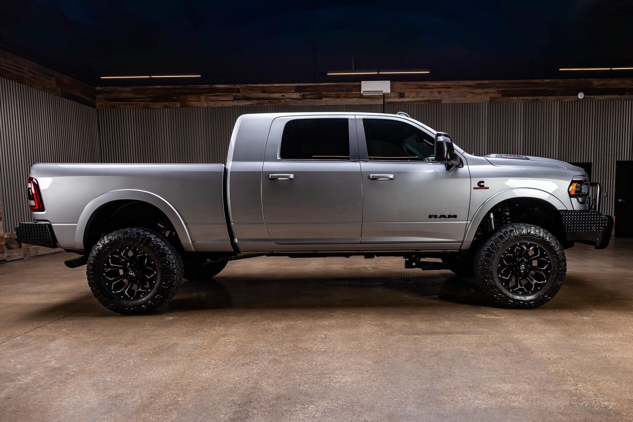 Used 2023 RAM 2500 Limited w/ Night Edition AWD/4WD image 10