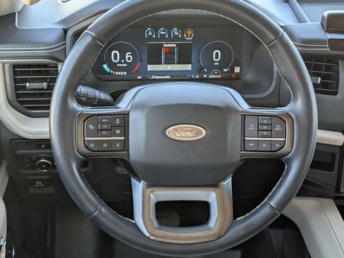 Used 2024 Ford Expedition Platinum image 15