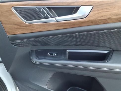 Used 2024 Volkswagen Atlas SE image 21