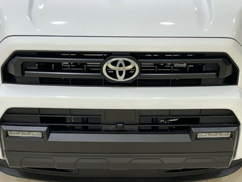 New 2026 Toyota 4Runner SR5 AWD/4WD image 4