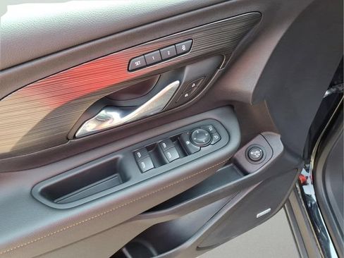 Used 2021 GMC Terrain SLT w/ Infotainment Package II AWD/4WD image 16