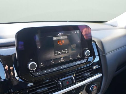 Used 2024 Nissan Pathfinder SV image 23