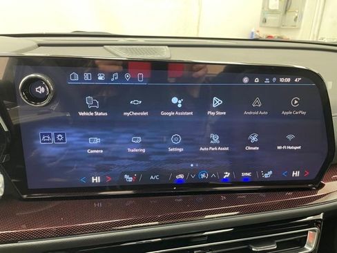 New 2026 Chevrolet Traverse Z71 w/ Enhanced Driving Package image 3