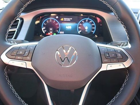 Certified 2025 Volkswagen Atlas Cross Sport SE image 11