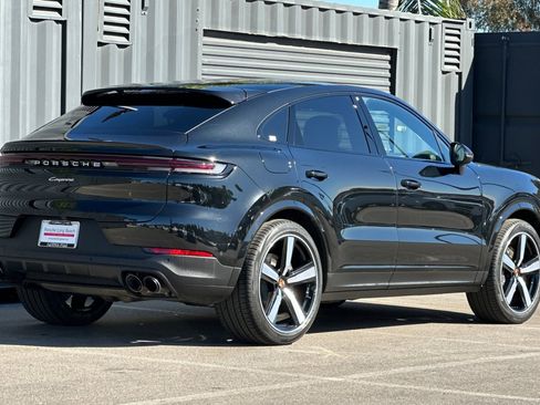 Used 2025 Porsche Cayenne Coupe image 8
