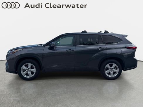 Used 2023 Toyota Highlander LE FWD image 2