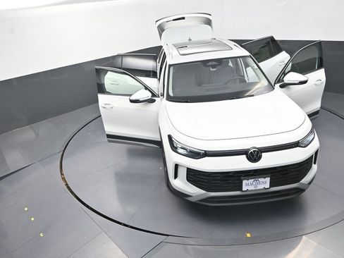 New 2026 Volkswagen Tiguan SE AWD/4WD image 30