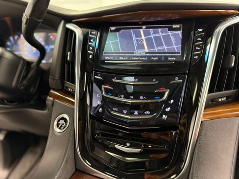 Used 2017 Cadillac Escalade Luxury AWD/4WD image 59