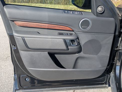 Used 2024 Land Rover Discovery Dynamic SE image 21