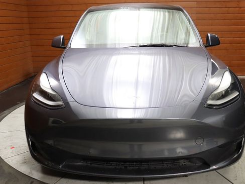 Used 2022 Tesla Model Y Performance image 2