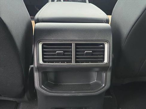 Used 2024 Volkswagen Atlas Cross Sport SE w/ Panoramic Sunroof Package image 16