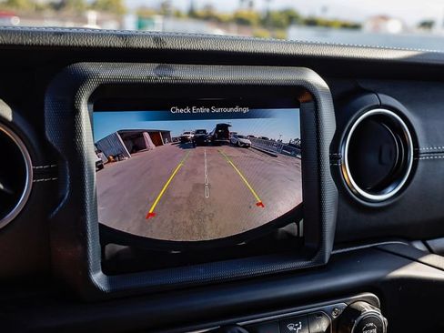 Used 2023 Jeep Wrangler Unlimited Sahara AWD/4WD image 29