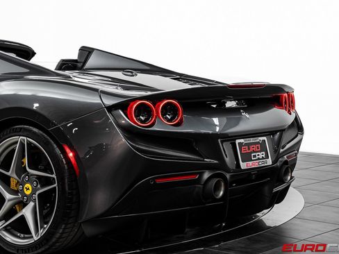 Used 2022 Ferrari F8 Tributo image 22