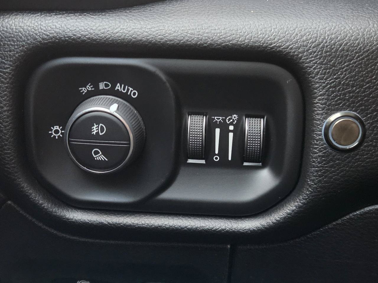 Used 2022 RAM 1500 Laramie AWD/4WD image 28