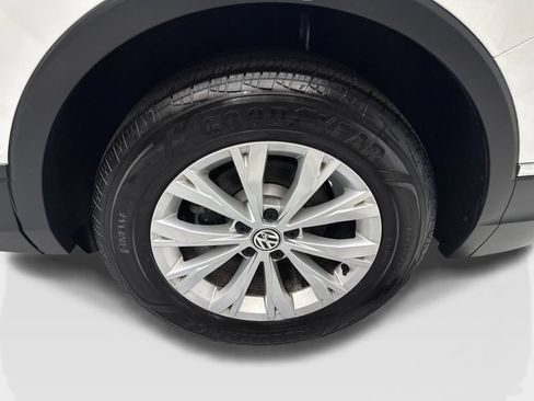 Used 2023 Volkswagen Tiguan SE AWD/4WD image 86