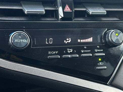 Used 2021 Toyota Camry SE w/ Carpet Mat Package (TMS) FWD image 18