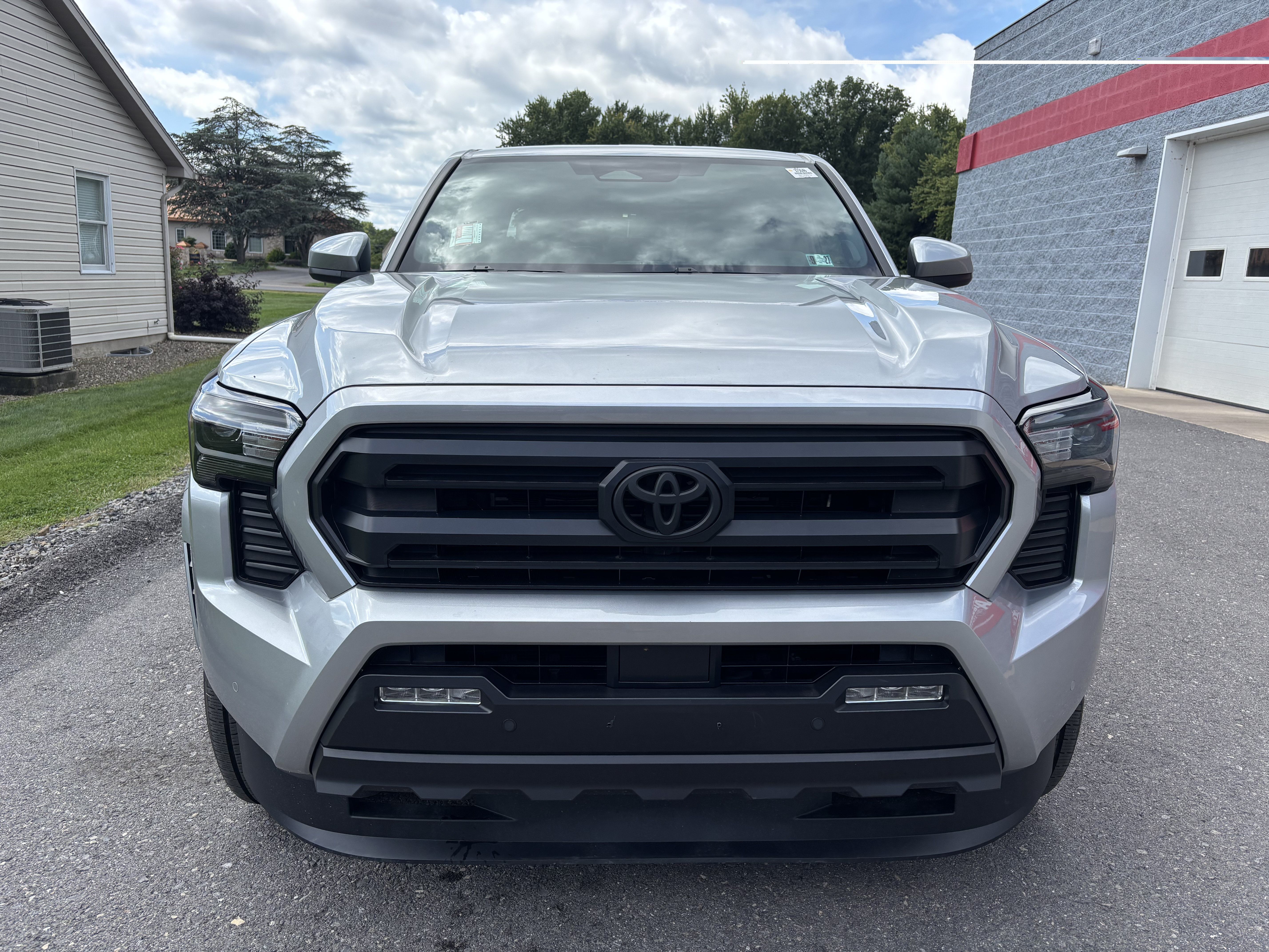 Used 2024 Toyota Tacoma SR5 AWD/4WD image 8