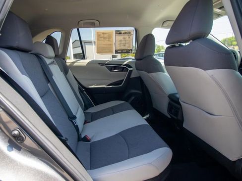 Used 2022 Toyota RAV4 XLE AWD/4WD image 12