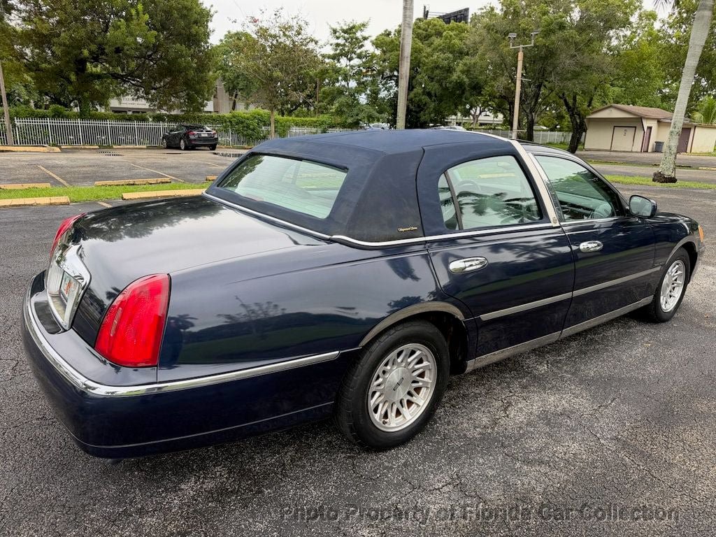 Used 1999 Lincoln Town Car Signature RWD image 4