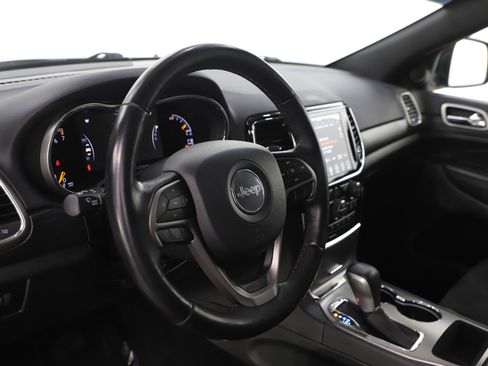 Used 2019 Jeep Grand Cherokee Altitude image 21