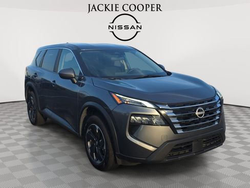 Used 2025 Nissan Rogue SV FWD image 3
