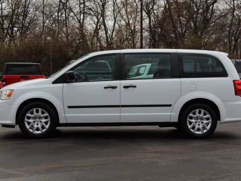 Used 2016 Dodge Grand Caravan American Value Package image 4