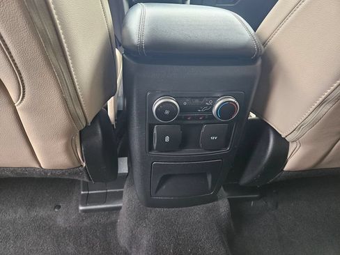 Used 2023 Ford Explorer Limited AWD/4WD image 22