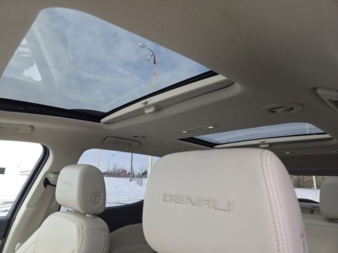 Used 2021 GMC Acadia Denali w/ Denali Technology Package image 6