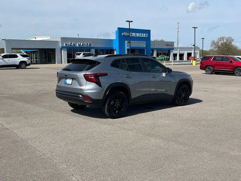 New 2026 Chevrolet Trax LT w/ Sunroof Package FWD image 4