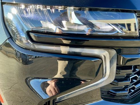 Used 2023 Chevrolet Suburban Z71 w/ Luxury Package image 8