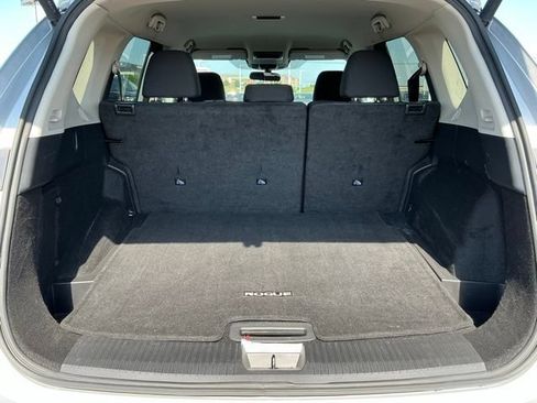Used 2025 Nissan Rogue SV FWD image 18