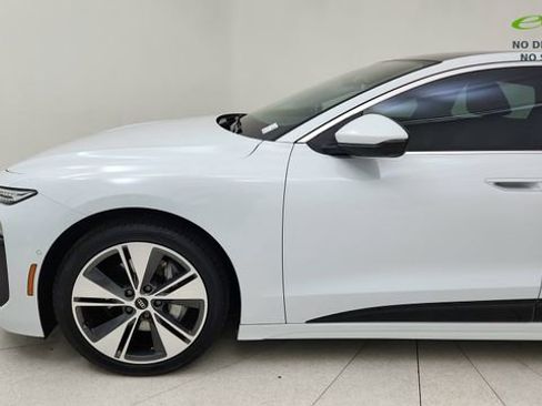 Used 2025 Audi A6 e-tron Premium Plus w/ Premium Plus RWD image 10
