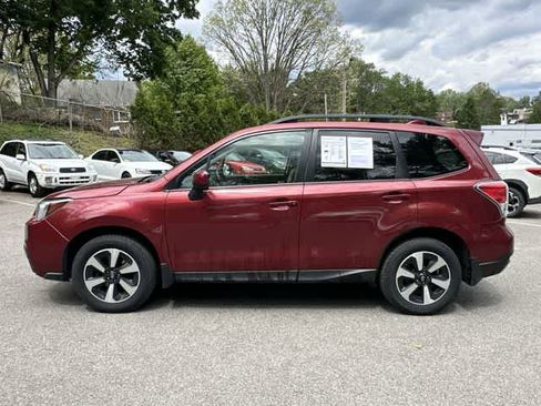 Used 2017 Subaru Forester 2.5i Premium AWD/4WD image 2