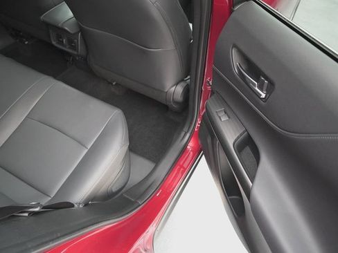 Certified 2023 Toyota Venza XLE image 19