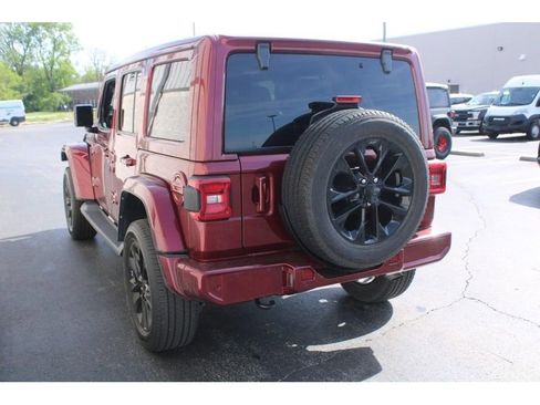 Used 2021 Jeep Wrangler Unlimited Sahara AWD/4WD image 6